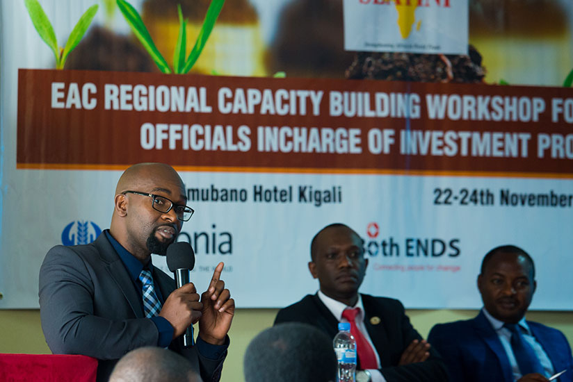 Arnold Kwesiga moderates the workshop. (Photos by Timothy Kisambira)