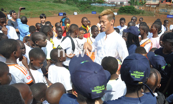 Keisuke Honda (center), runs an organisation Honda Estilo, which provides hope and dreams through sports. / Net photo