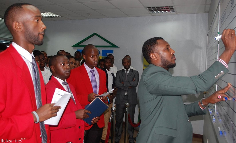 Market intermediaries during an earlier trading session. BK counter rose Rwf7 to Rwf190 yesterday. (File)