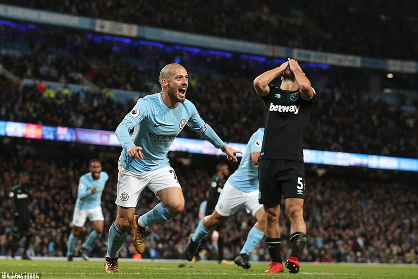 It was David Silva's turn this week to rescue Manchester City as the Spaniard celebrates his winning goal. (Net photo)