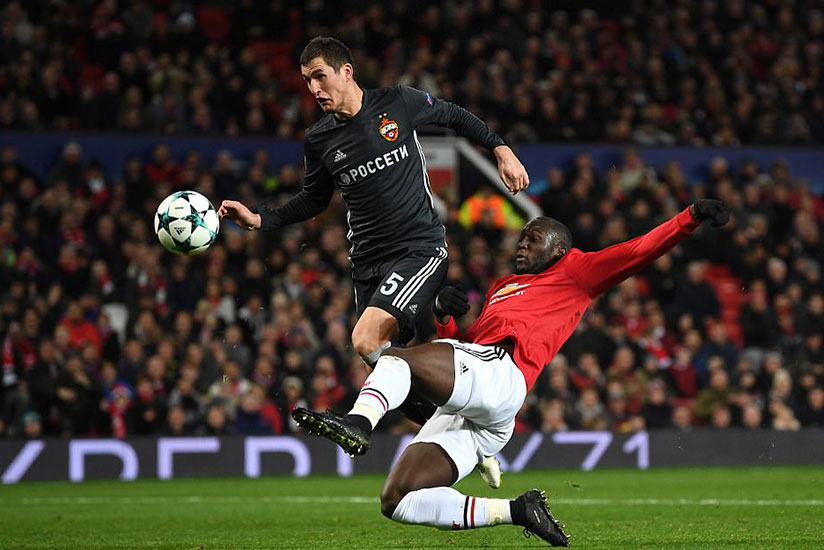 Manchester United got themselves level when a brilliant floated ball by Paul Pogba was turned in by Romelu Lukaku. Net photo