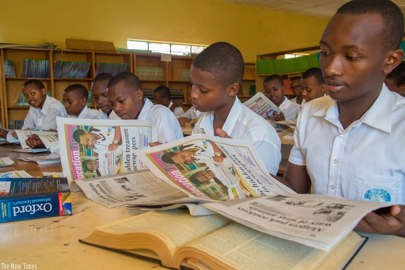 Students reading copies of The New Times (File)