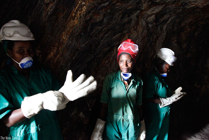 Women getting ready for mining. (Photos by S. Ngendahimana)