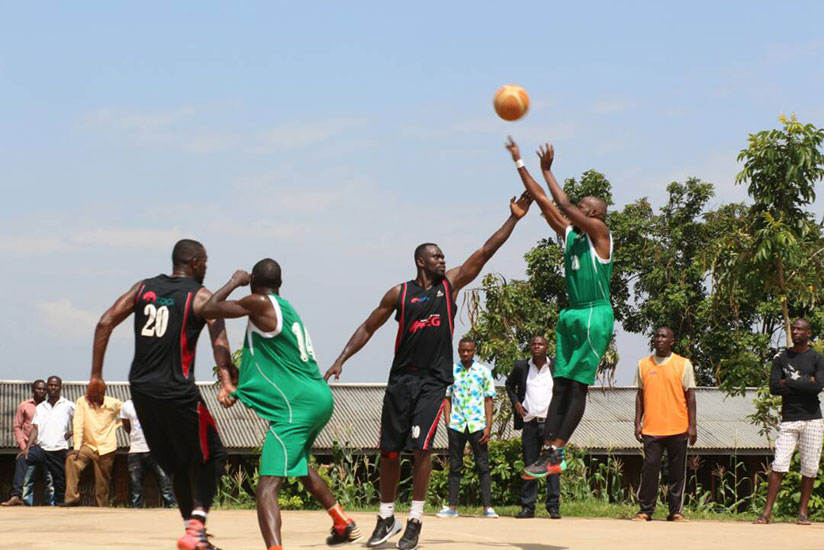 Kami Kabange (#20) and Bienvenu Ngandu (#80) seen here in Sunday's clash against Rusizi, played a crucial role in REG's weekend victories. / Richard Bishumba