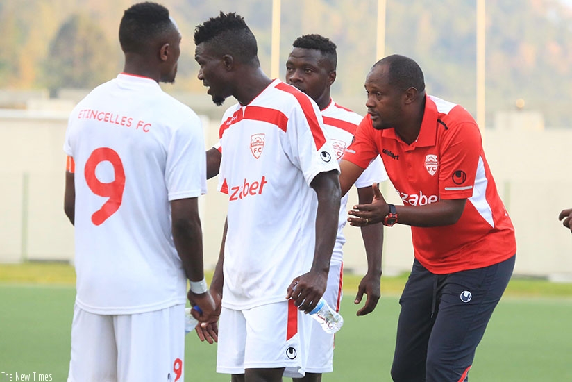 Etincelles FC head coach Emmanuel Ruremesha gives instructions to his players yesterday. The Rubavu-based team beat Rayon Sports 1-0 at Umuganda stadium. Sam Ngendahimana. 