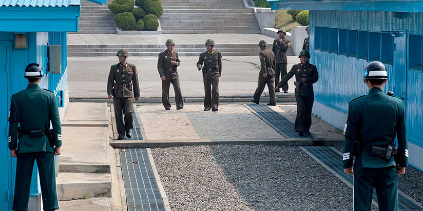 The border between the two Koreas in the truce village of Panmunjom in April. / Internet photo