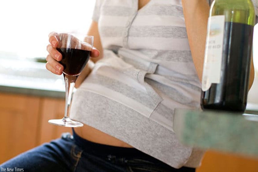 Drinking alcohol while pregnant can cause miscarriage. / Net.