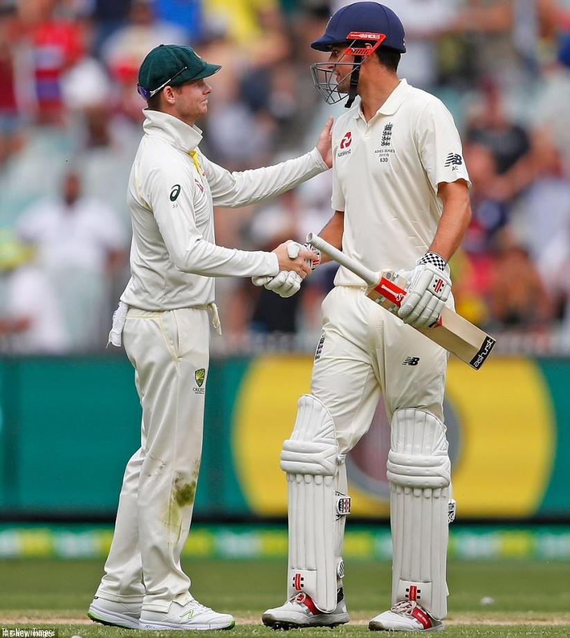Steve Smith congratulated Alastair Cook after the former England captain carried his bat following a magnificent innings. Net photo