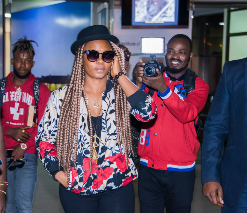 Yemi Alade upon arrival at Kigali International Airport last evening. / Courtesy