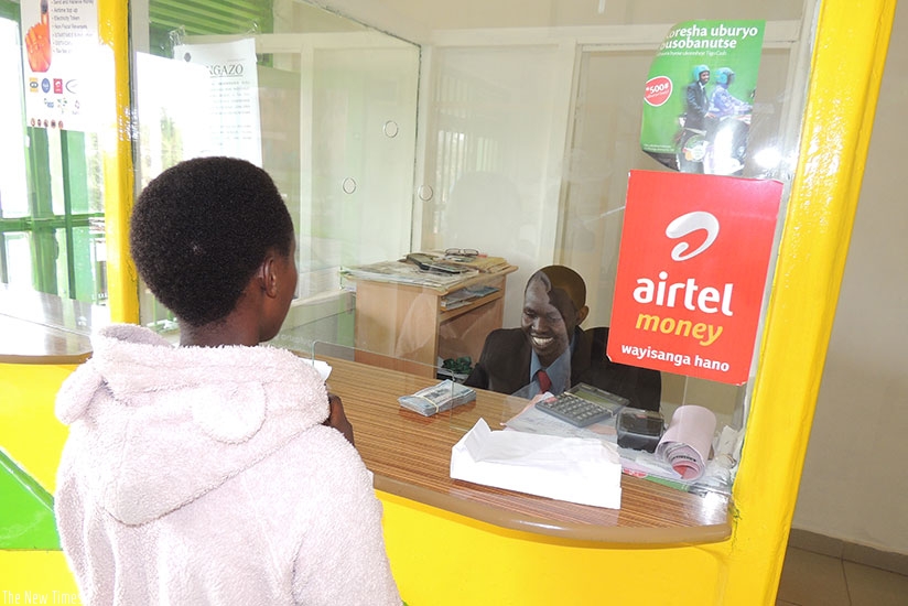 A customer withdraws money at CIC Microfinance. The sector's performance has improved. / File.