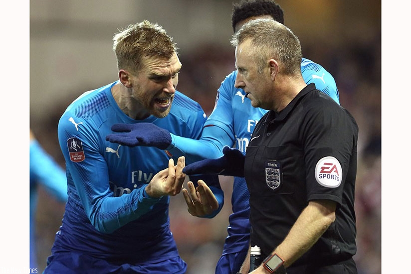Mertesacker looks furious as he appeals to Jonathan Moss to rule out Nottingham Forest's second penalty for a double kick. (Net photo)