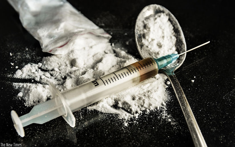 A syringe and cooked heroin. The use of these drugs remains within the realm of the elite. Net photo.
