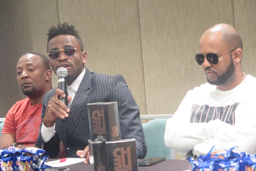 Diamond  (C) speaks to the media on Friday during a news conference in Kigali./Eddie Nsabimana