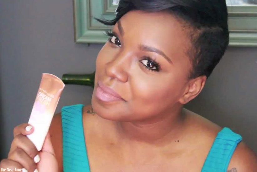 Cleansing the face using certain soaps and lotions is not the right option as some can cause irritation due to their chemical content. / Net photo.