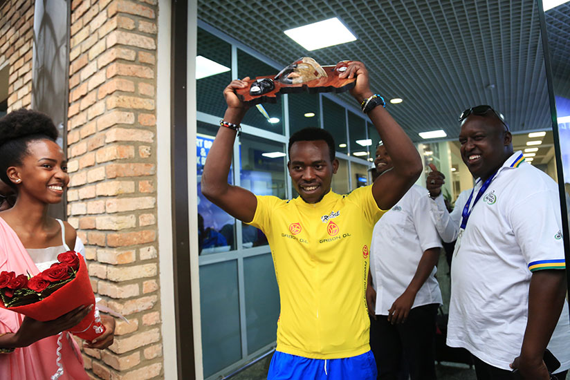 Areruya shows off his trophy after landing at Kigali International Airport. (Photos by Sam Ngendahimana)