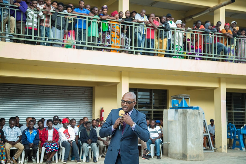 Nyamulinda addresses residents of Kangondo I and II on Tuesday. (Nadege Imbabazi)