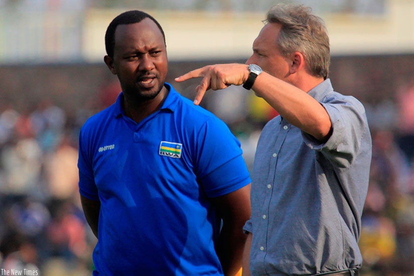 Antoine Hey and his assistant Vincent Mashami. The German coach wants his contract terminated. (S. Ngendahimana)