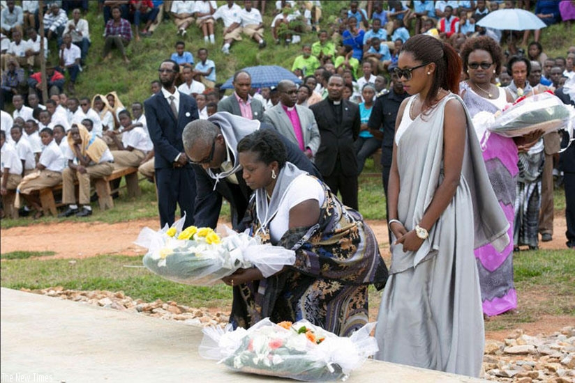 Residents of Muhanga District lay a wreath during the commemoration of the victims of the1994 Genocide against the Tutsi, in 2016. Net.