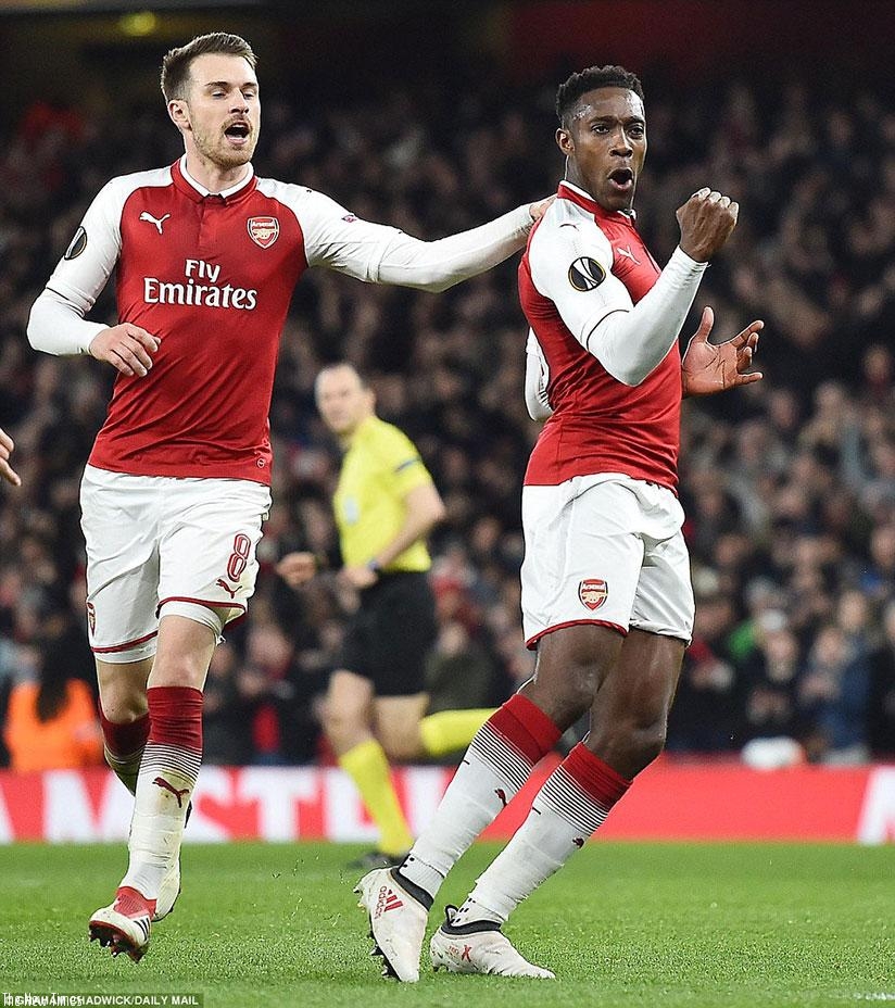 Danny Welbeck (right) celebrates the equaliser as Aaron Ramsey congratulates his Arsenal team-mate. Net photo
