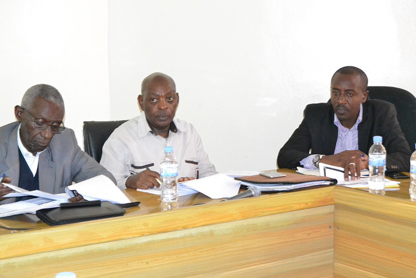Mayor Rajab Mbonyumuvunyi (right) during the meeting with the senators in Rwamagana District. J.D. Nsabimana.