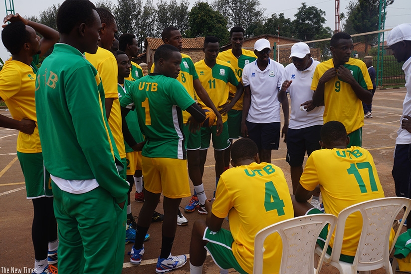 Coach Mbanza (2nd right) gives instructions to players. D. Sikubwabo.