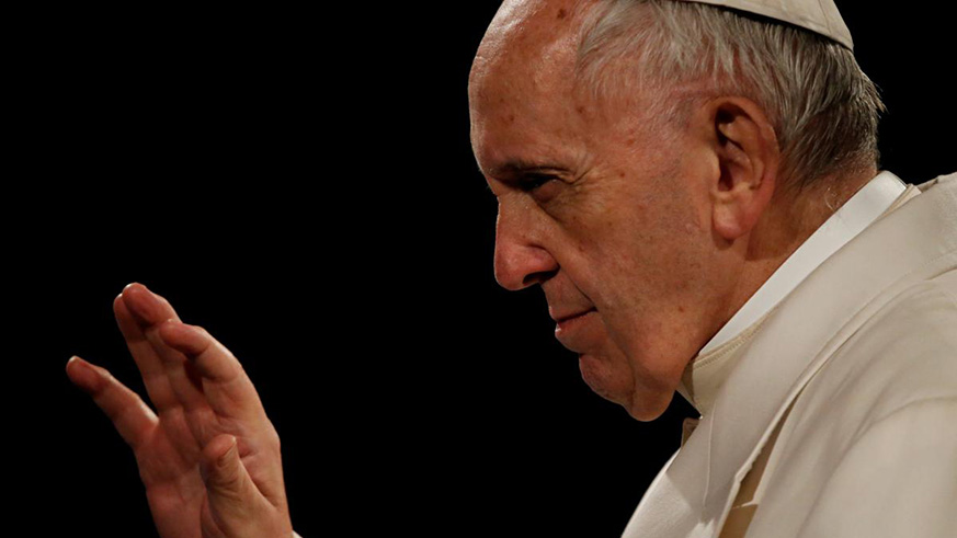 Pope Francis waves to the faithful after the Via Crucis (Way of the Cross) procession during Good Friday celebrations at the Colosseum in Rome, Italy March 30, 2018.  Net photo.