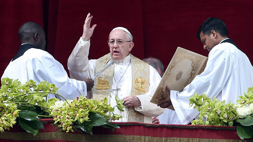 Pope Francis delivers his traditional u2018Urbi et Orbiu2019 Blessing. Net photo.
