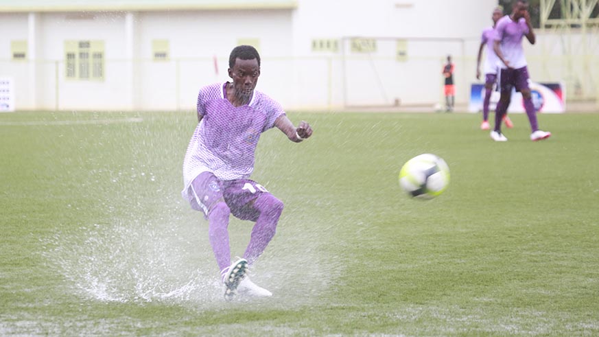 Both teams played in the rain from the beginning to the end of the match