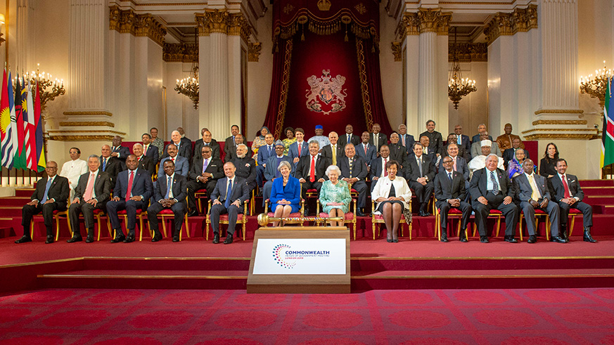 The Head of the Commonwealth, Queen Elizabeth II (6th right), in a group photo with Commonwealth leaders, including President Paul Kagame (4th right) and British Prime Minister Theresa May (sixth left), after the opening of the Commonwealth Heads of Government Meeting (CHOGM) at Buckingham Palace in London yesterday. Village Urugwiro.