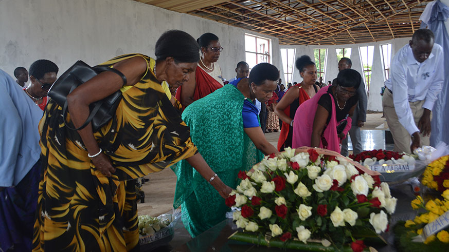 Family and friends lay a wreath on the grave of Queen Gicanda.  Frederic  Byumvuhore.
