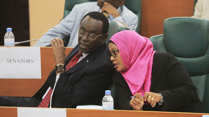 Makuza chats with his deputy Fatou Harerimana during the meeting at the Senate yesterday. Sam Ngendahimana.
