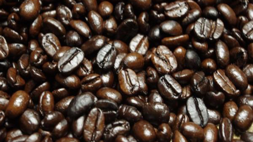 Roasted coffee beans. File.