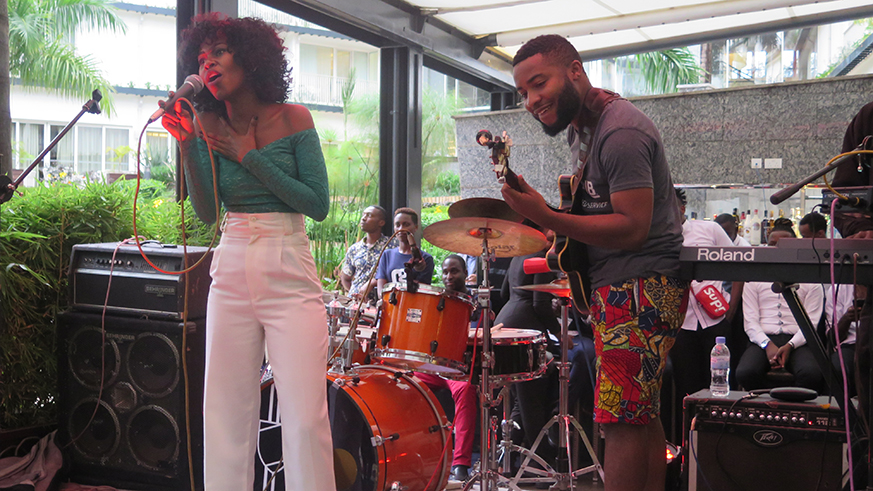 Alyn Sano (left) put up an incredible performance alongside Hope Irakoze on the guitar. Photos/Eddie Nsabimana.