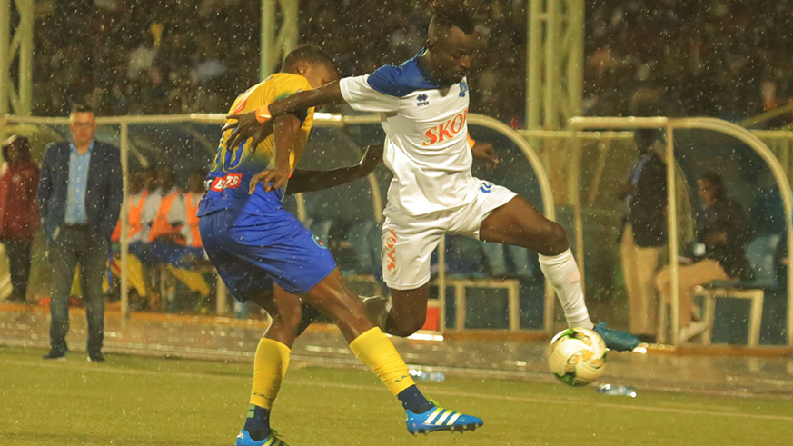 Striker Shaban Hussein Shabalala dribbles past Costa do Sol defender Salomao Mondlane during the first leg at Kigali Stadium. Sam Ngendahimana.