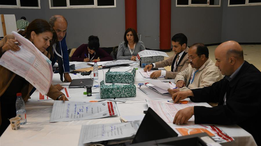 Staff members of Tunisian elections authorities count ballots at a counting center in Tunis, capital of Tunisia, May 6, 2018. (Net photo)
