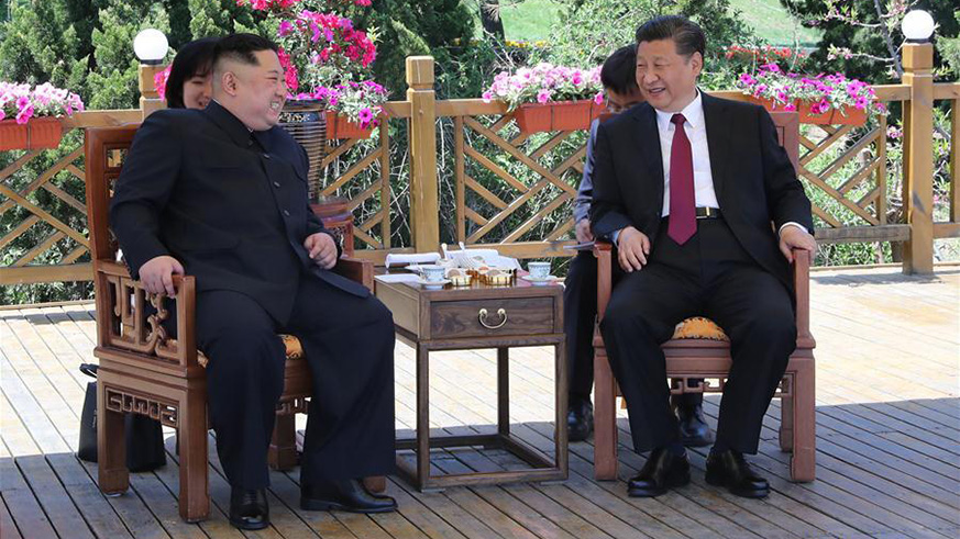 Xi Jinping (R), Chinese president, holds talks with Kim Jong Un. (Net photo)