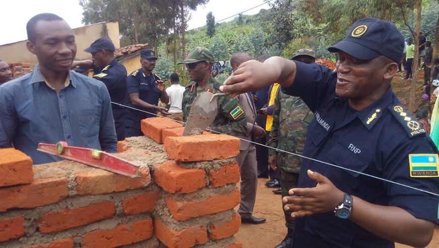 High ranking officers in RNP and RDF joined residents of Ngororero during the launch of 2018 Police Week activities