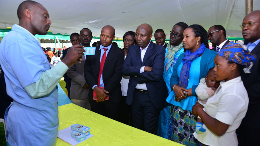 Prime Minister and other senior officials listening to a health counselor explaining various supports that are given to children with stunting problems. 