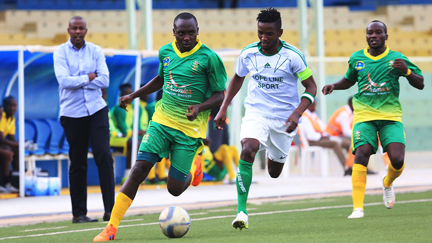 AS Kigali midfielder Tumaine Ntamuhanga and SC  Kiyovu Kakure Mugheni vie for the ball during a past league match. Sam Ngendahimana. 