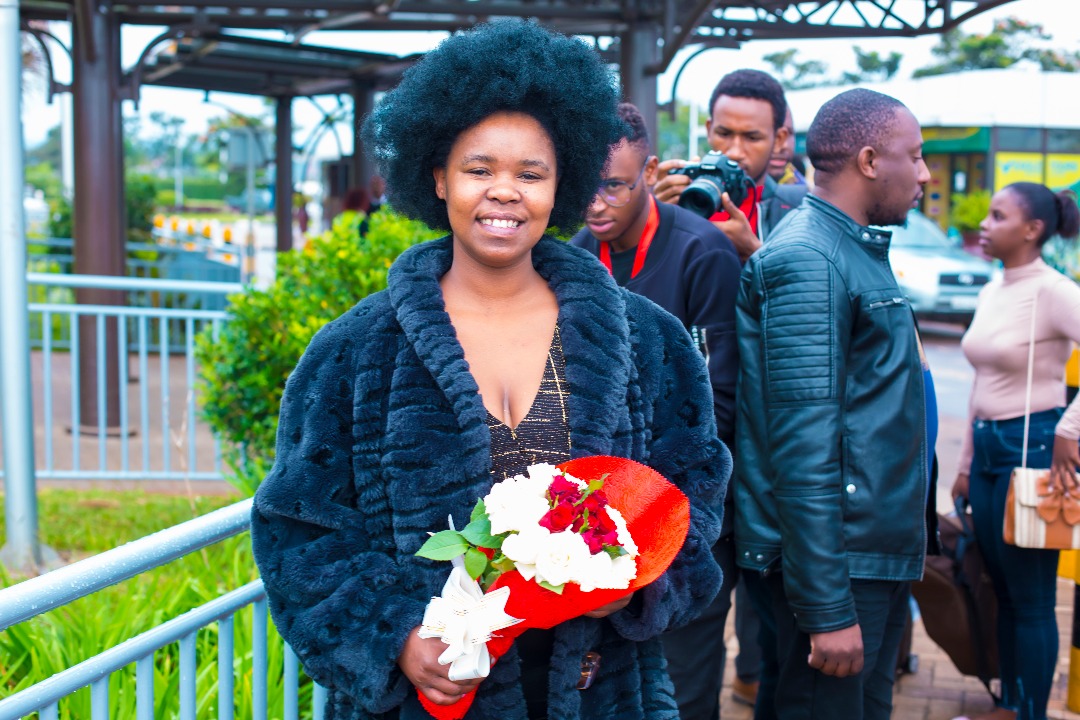 Zahara poses with a bouquet of flowers after she arrived at Kigali International Airport. (Courtesy)