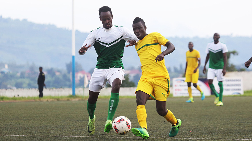 AS Kigali forward Ndarusanze battles for the ball with SC Kiyovu midfielder Rashid Kalisa during the match at Mumena (Sam Ngendahimana)