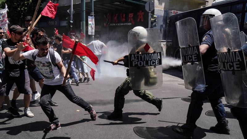 Demonstrators briefly clash with police in Athens as a nationwide strike brings Greece to a standstill. / Internet photo