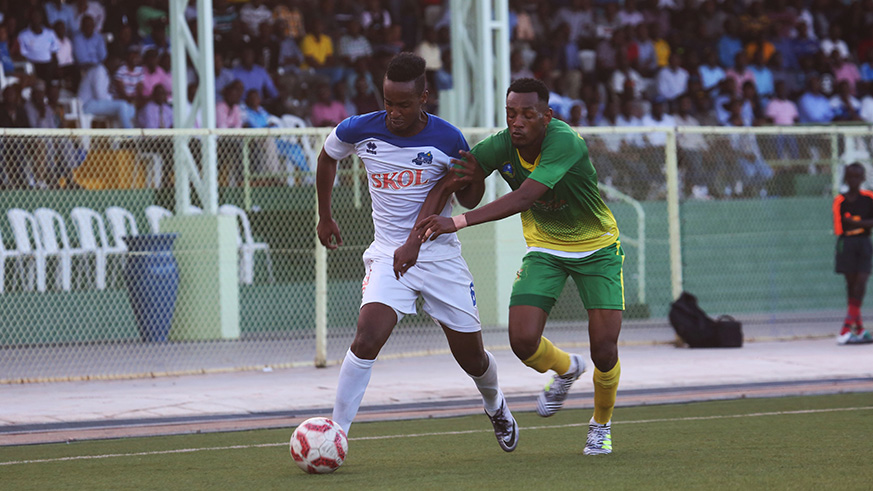 Midfielder Yannick Mukunzi battles for the ball with AS Kigali's Ally Niyonzima during the match. / Sam Ngendahimana