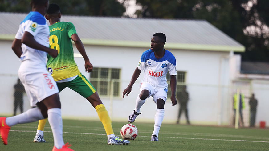 Rayon Sports goal scorer Gilbert Mugisha dribbles past AS Kigali midfielder Ally Niyonzima. / Sam Ngendahimana