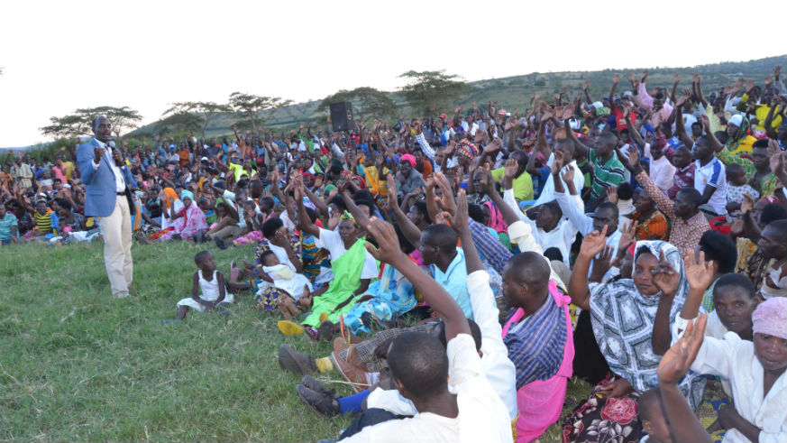 Hands up, all residents of Cyamunyana cell, Rwimiyaga sector in Nyagatare district vowed to stop illegal border crossing.
