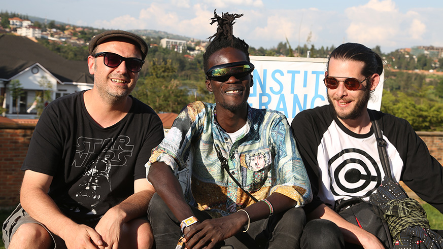 The Senegalese artiste with his team; Kevin Jaspar (L) and Benjamin Richard-Foy.  Photos by Sam Ngendahimana