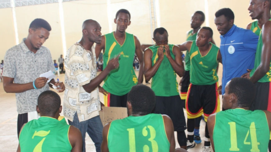 IPRC-Kigali beat IPRC-South 90-84 last year to qualify for the 2017 Play-off Games. Here IPRC-Kigali coach Albert Buhake is seen briefing his players in a past league game at NPC Gymnasium at Amahoro Stadium. / File