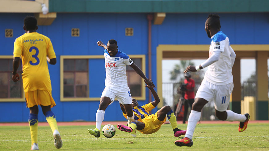 Amagaju midfielder Tresor Ndikumana in action against Christ Mbondi during the match