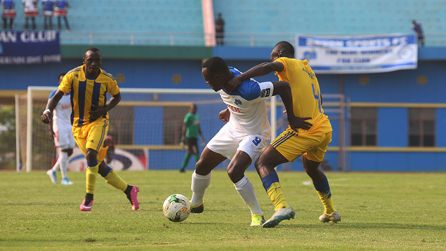 Rayon Sports striker Christ Mbondi battles for the ball with Amaguju midfielder Tresor Ndikumana at Amahoro National Stadium