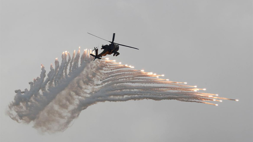 AH-64 Apache helicopter fires flares during Han Kuang military drill simulating the China's People's Liberation Army (PLA) invading the island, at Ching Chuan Kang Air Base, in Taichung, Taiwan June 7, 2018. / Internet photo